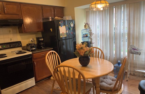 Newington House | Townhouse with free parkingnn