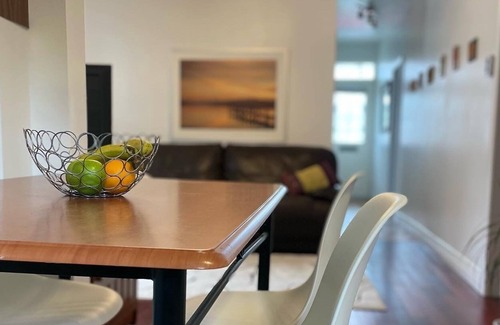 Saint-Laurent House | Townhouse with garden: one minute walk to Metro