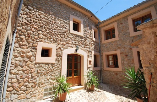 Fornalutx House | Townhouse with Roof Terrace and wifi in the centre of Fornalutx.