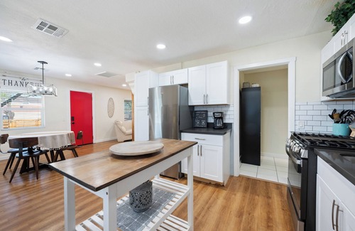 North Mountain House | Townley on 6th!
