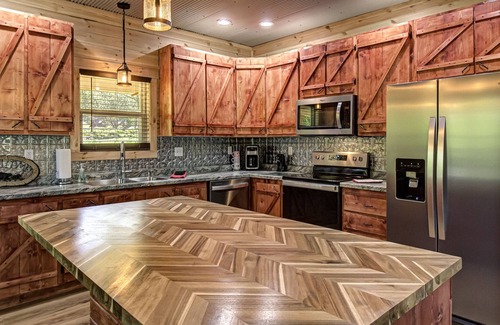 Townsend House | Townsend TN Cabin Near Davy Crockett Riding Stables & Tuckaleechee Caverns