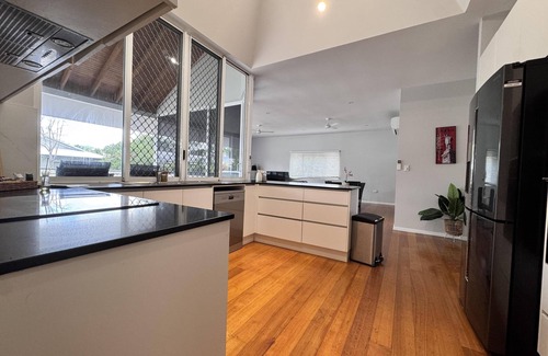 Annandale House | Townsville Apartments & Homes On Riverpark Drive - Executive 4 bedroom house in Annandale