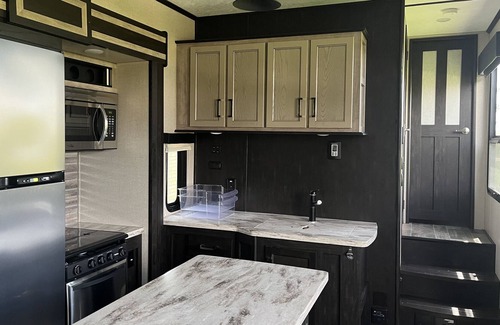Norwalk House | ToyHauler 5th Wheel in the country