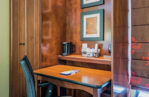 Westshore House | TPA airport hotel with free shuttle