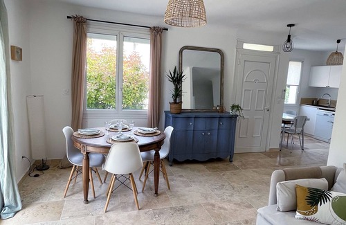 Pernes-les-Fontaines House | Très Jolie Maison 100 % Cosy et Confortable Avec un bel Extérieur et Jacuzzi!