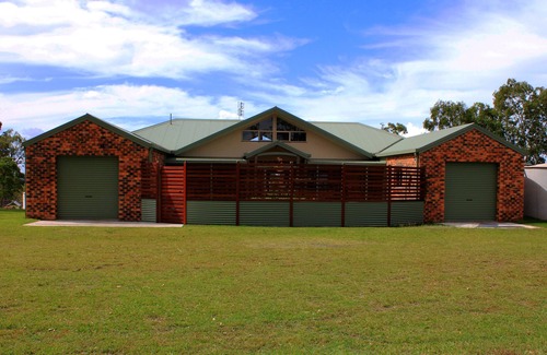 Waterview Heights House | Tracks End Retreat - A peaceful getaway 20 minutes from Grafton - Free WiFi