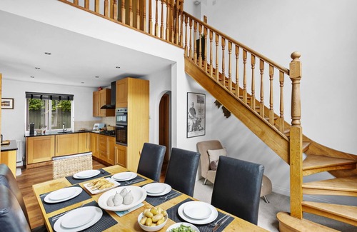 Brixham Cottage | Trade Winds - a house that sleeps 8 guests in 4 bedrooms