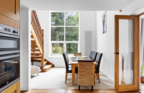 Brixham Cottage | Trade Winds - a house that sleeps 8 guests in 4 bedrooms