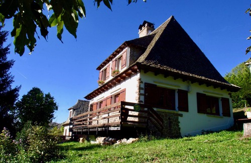 Saint-Jacques-des-Blats Ski Chalet | Traditional chalet 5 minutes from Super Lioran, ideal for your mountain holidays