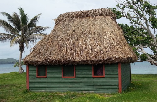 Navotua Cottage | Traditional Bure by the beach in the authentic Yasawa Village