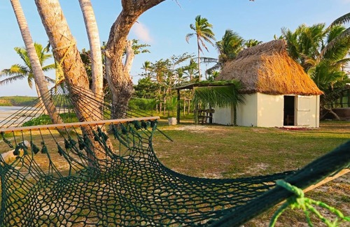 Navotua Cottage | Traditional Bure by the beach in the authentic Yasawa Village