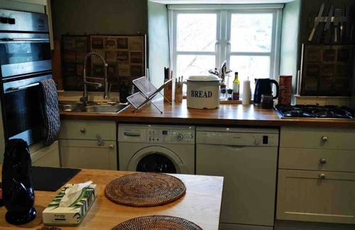 Stroud Cottage | Traditional Cotswold cottage with stunning views and walking