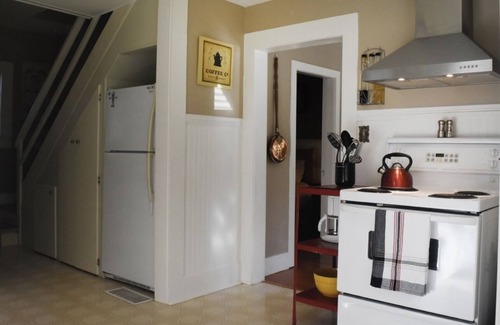 Duncan Cottage | Traditional cottage in a very quiet rural area close to town.