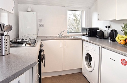 Coatbridge Apartment | Traditional first floor apartment close to train station
