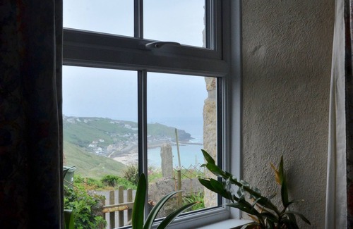 Penzance Cottage | Traditional granite cottage above Sennen Beach