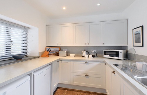 Goldsithney Cottage | Traditional holiday cottage in Goldsithney, No Deposit