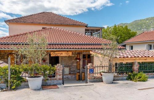 Zelenika Villa | Traditional Stone House with Hot tub and Sauna