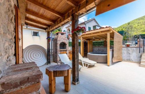 Zelenika Villa | Traditional Stone House with Hot tub and Sauna