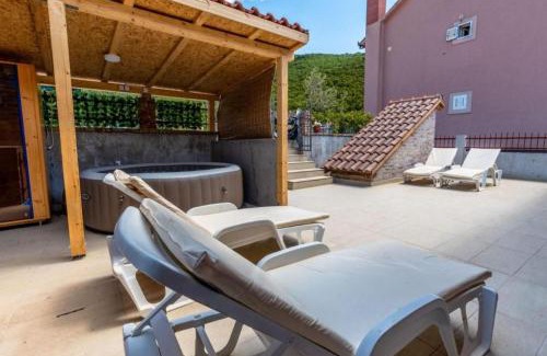 Zelenika Villa | Traditional Stone House with Hot tub and Sauna