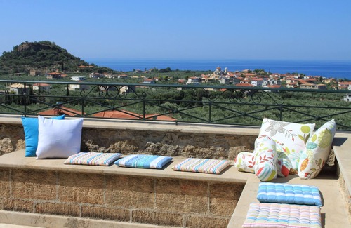 Lefktro Villa | Traditional Stone Villa With Great View At The Sea