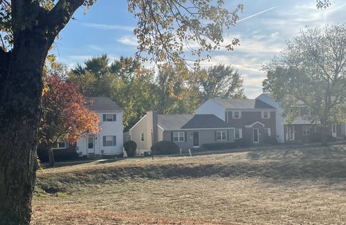 Grandview House | Traditional Updated Townhome - sleeps 12, 4 sleep spaces