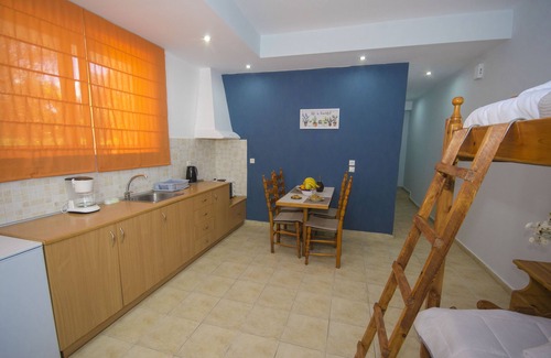 Korfalonas Apartment | Traditional Villa with Apartements in Olive Grove