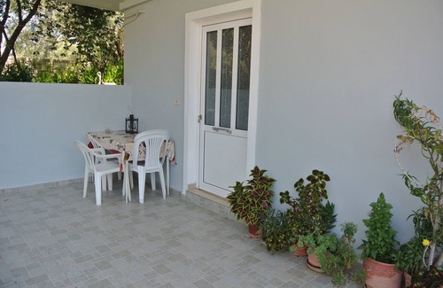 Korfalonas Apartment | Traditional Villa with Apartements in Olive Grove