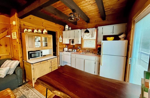 Townsend Cabin | Trail's End Cabin at Country Manor Acres