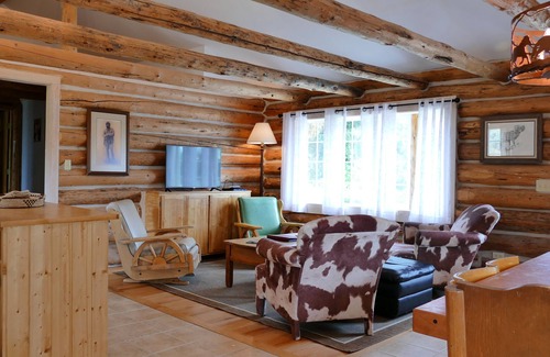 Wapiti Hotel | Trail Shop Inn