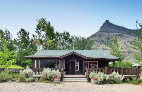 Wapiti Hotel | Trail Shop Inn