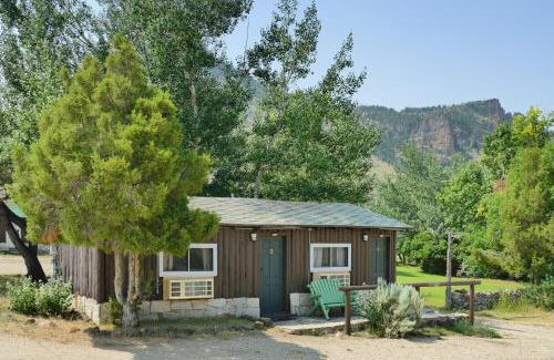 Wapiti Hotel | Trail Shop Inn