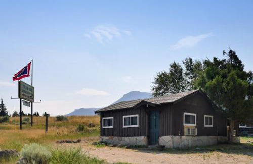 Wapiti Hotel | Trail Shop Inn
