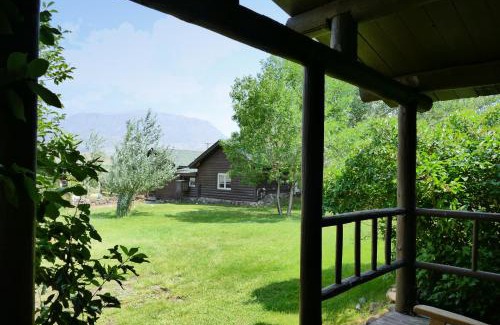 Wapiti Hotel | Trail Shop Inn