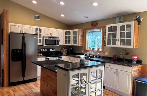 Deerwood House | Trailhead retreat is located near trails, lakes and near Heartland Hockey Camp.