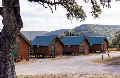 Medina Cabin | Trails End Cabin: Texas Hill Country Resort + Pool