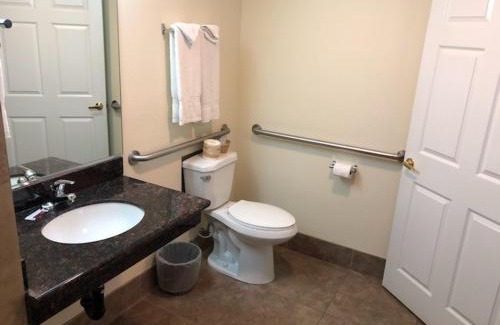 Lone Pine Hotel | Trails Motel