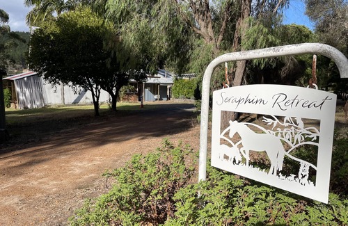 Nannup House | Trails! Views! Serenity! Family & pet friendly cottage, 5 minutes from town!
