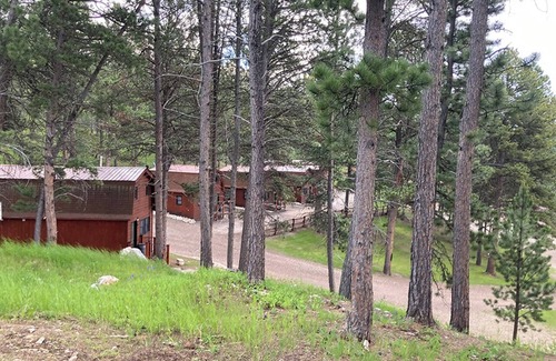 Deadwood Cabin | Trailshead Lodge Cabin 1