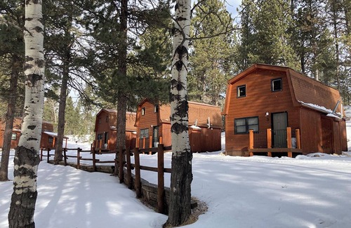 Deadwood Cabin | Trailshead Lodge Cabin 1