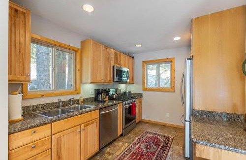 Alpine Meadows House | Trailside - Alpine Meadows 6 Bedroom with Private Hot tub