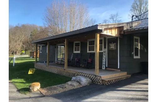 Damascus Cottage | TrailSide Cottage, Damascus VA- directly on the Virginia Creeper Trail