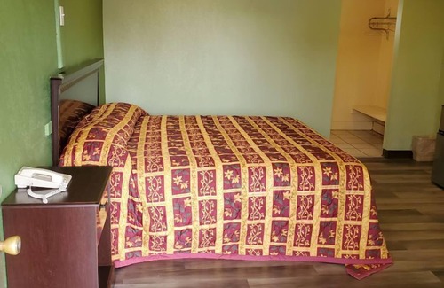 Fairview Heights Hotel | Trailway Motel