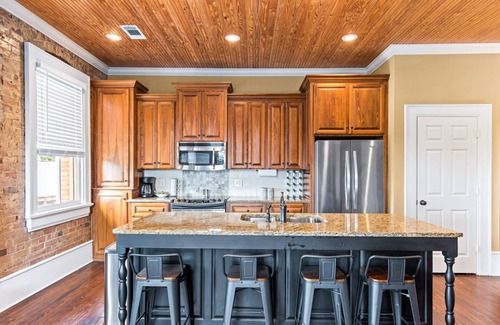 Natchez Condo | Train Depot | 2/1.5 | Heart of Downtown | Washer/Dryer