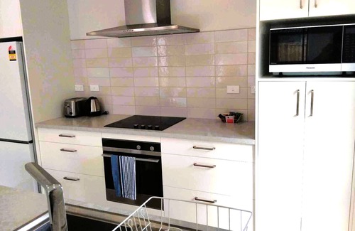 Hamilton Apartment | Tramway 2 Storey Service Apartment 4