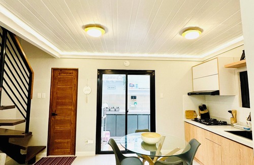 CSJDM House | Tranquil 2-bedroom house in San Jose Del Monte with WiFi, 3ACs, Netflix