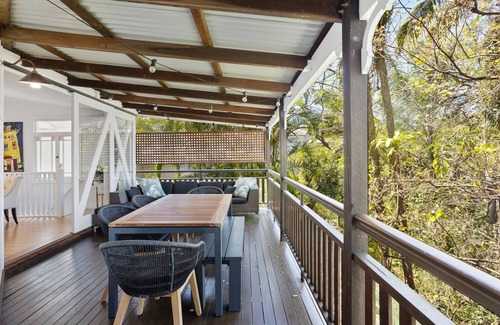 Bardon House | Tranquil 2-Bed Family Home with Deck Among Trees