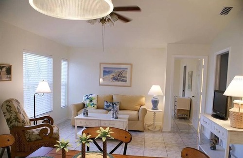 Rotonda Heights Condo | Tranquil 2 BR/2 BA condo in Rotonda West with screened lanai, and canal