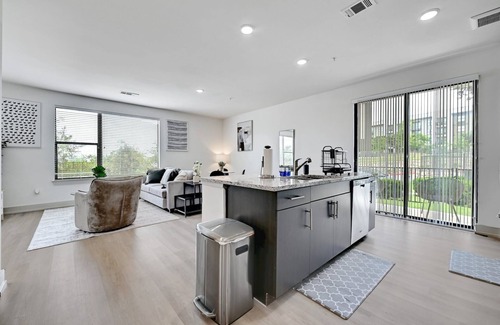 West Oak Hill Apartment | Tranquil 2BR/2BA Hill Country Retreat near Downtown Austin