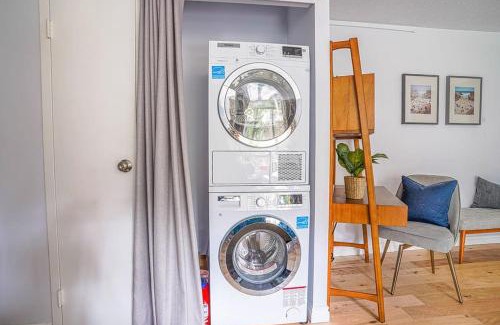 Downtown Seattle Apartment | Tranquil 2BR downtown condo, Parking, King bed