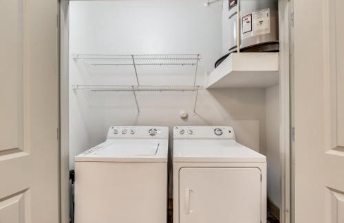 Dallas Apartment | Tranquil 2BR I Pool I Gym I Parking I Workspace